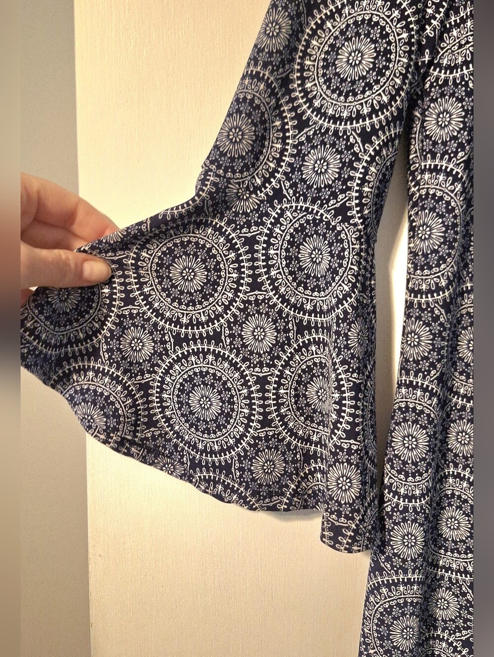 Tommy Hilfiger Daisy Chain Dress With Bell Sleeves. - Picture 8 of 9